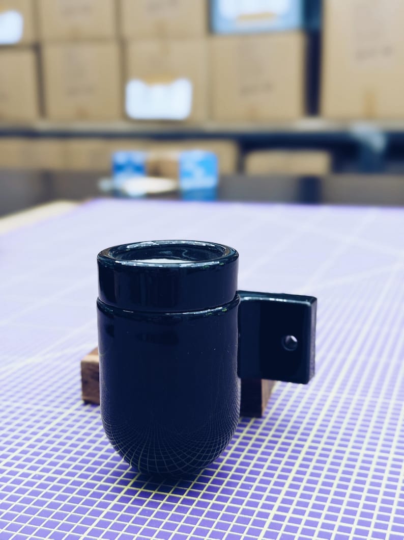 Ceramic socket / wall mount for E27 light bulb in black and white image 4