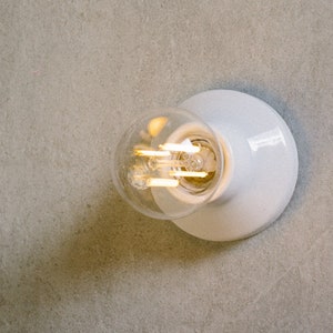 Lamp holder 02 made of porcelain wall mount for E27 light bulb / white image 3