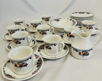 Kompletny zestaw 10 sztuk. Vintage 1991 Royal Doulton Autumn’s Glory Tea Set - z filiżankami, spodkami, talerzami, miską do serwowania i dzbankiem do mleka. Wyprodukowano w Anglii