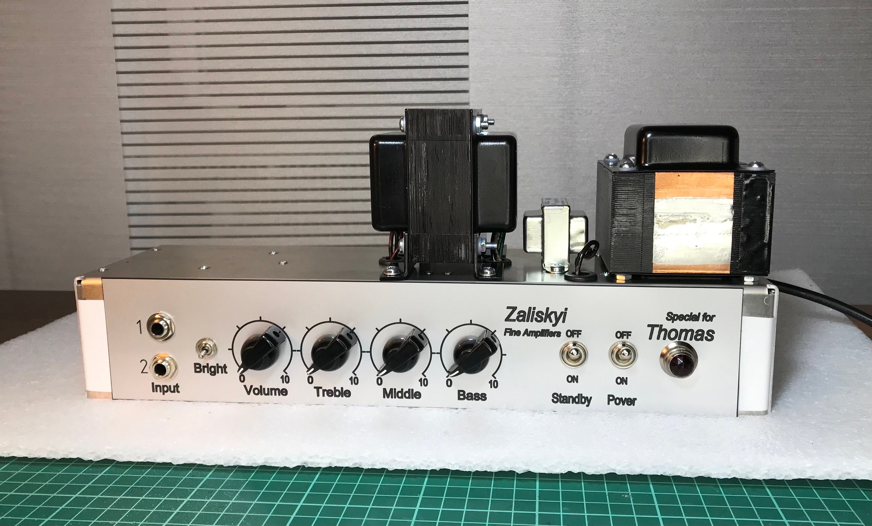 Amplificateur de guitare à lampes Super Reverb / Vibroverb. Ampli à lampes.