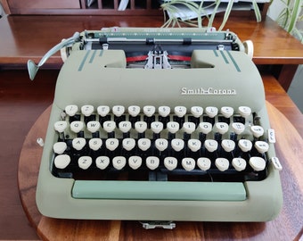 Green Smith Corona Silent Super Typewriter - Collectible