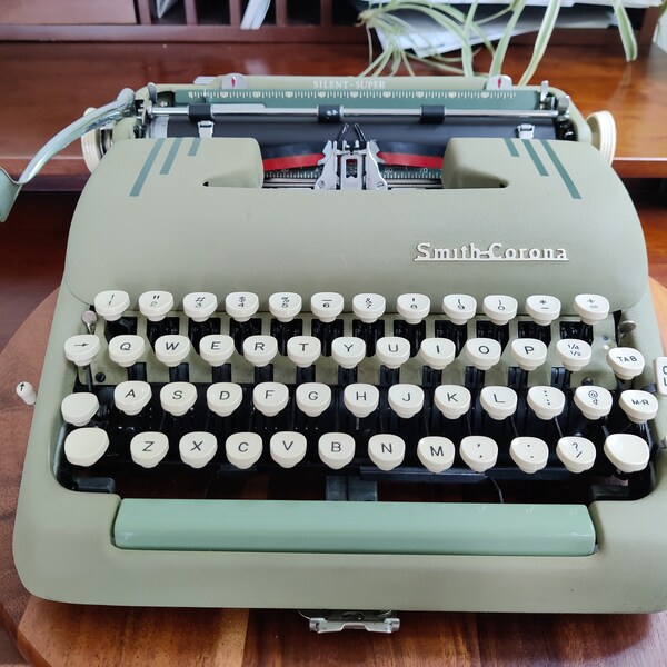 Green Smith Corona Silent Super Typewriter - Collectible