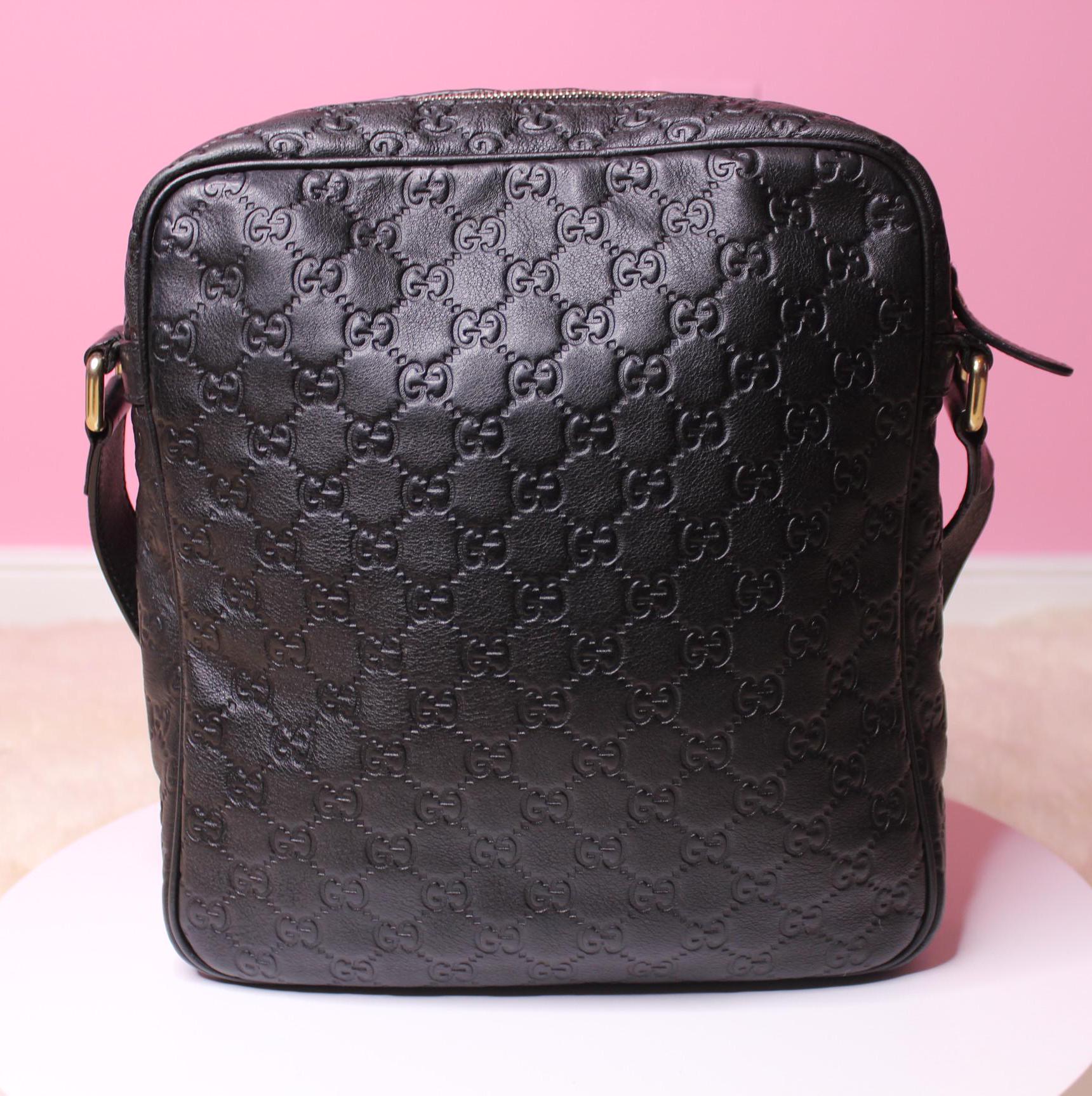 送料無料 日本 Gucci Black Leather Embossed GG Crossbody Bag - Etsy バッグ
