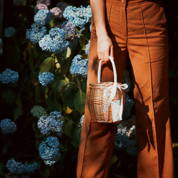 Petit panier en osier avec couvercle - vanille, panier Jane Birkin, panier rond en saule tressé à poignée supérieure, panier pique-nique, panier en rotin tressé