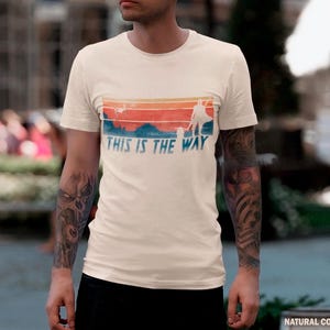 Koszulka Mandalorian „This is the Way”. Koszulka Mando. Koszulka w stylu retro vintage w rozmiarach S-M-L-XL-XXL-3XL-4XL-5XL. Koszulka Starwars.