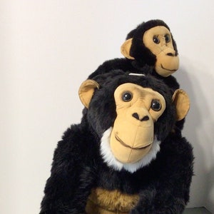 E & J Classic - Chimpanzee and Baby