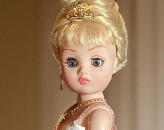 Madame Alexander Cissy Doll: Homecoming Queen, 21 Inch