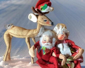 Anna Lee Santa and Reindeer