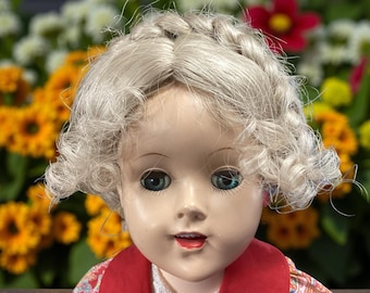 Muñeca de plástico duro