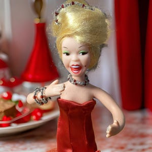 Topper Dawn’s Go Go Doll