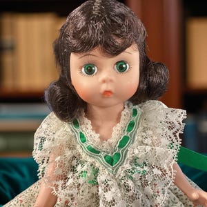 Madame Alexander “Scarlet’s Picnic Dress” – 8-Inch Doll – Style #15030 – 1990s – Miniature Gone with the Wind Collectible