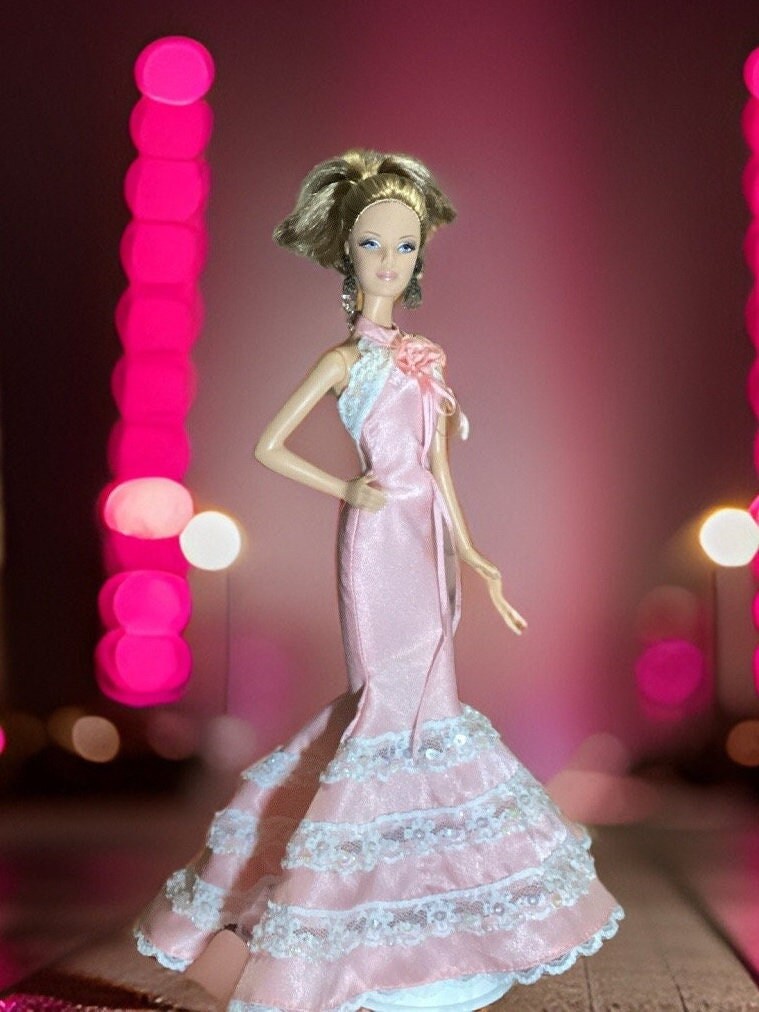 Barbie、バービー人形、BADGLEY MISCHKA、ゴールドレーベル Amazon.com: BARBIE DESIGNER COLLECTON GOLD LABEL - Badgley