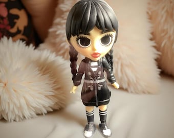 Figura articulada de Wednesday y accesorios