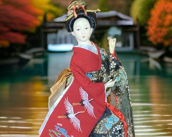 日本の芸者人形：11インチの赤い着物、鶴のデザイン - Etsy 日本