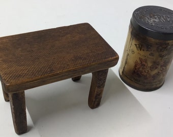 Miniature Doll House Table & Snuff Can