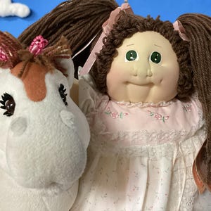 1984 Xavier Roberts Cabbage Patch Kid “Gay Georgia” mit 2005 Cabbage Patch Pferd – Signiert, 21 ”Puppenset