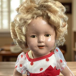 Vintage 43 cm große Shirley Temple Puppe von Ideal - Rotes gepunktetes Kleid - 1930er Jahre Klassiker