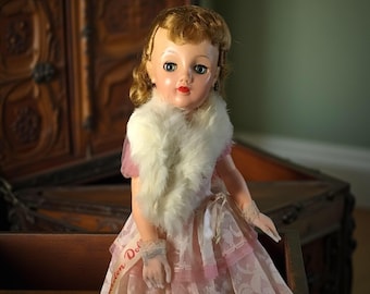 Vintage Miss Revlon-pop: ideale modepop uit de jaren 1950 met strassteensieraden