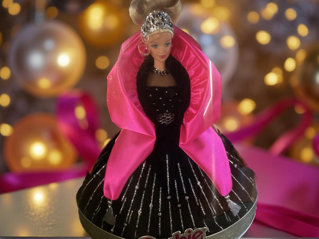 barbie pink velvet dress Vintage 1998 Holiday Barbie - Black Velvet Dress. - Pink Satin Cape