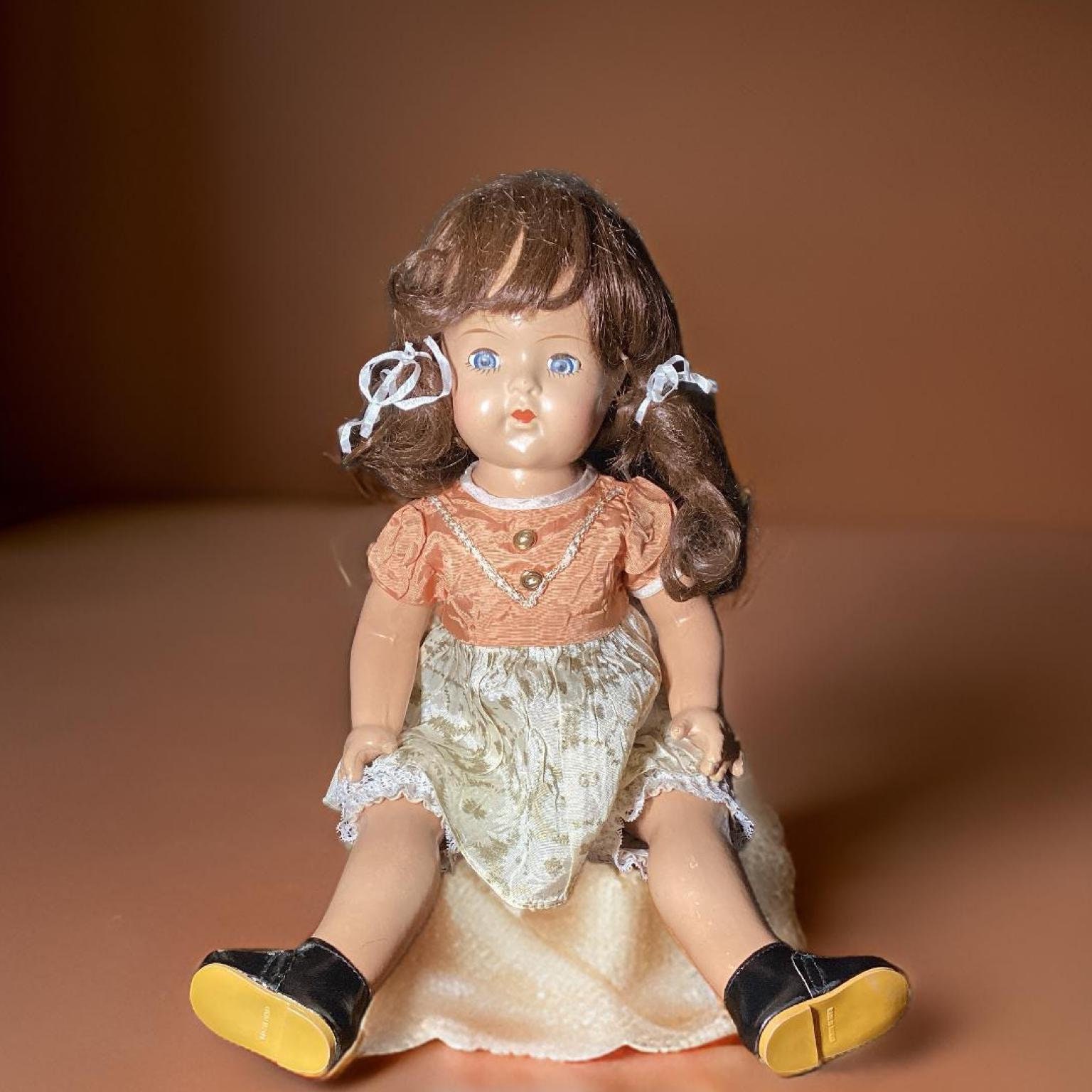 1940年代のヴィンテージコンポジションエンジェルドール：サテンドレス