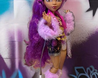 Audrey Singing smothered Doll