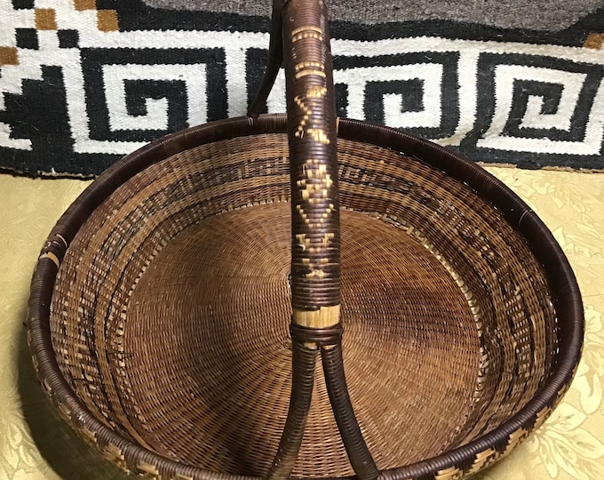 Beautiful Hopi Indian weaved grain basket