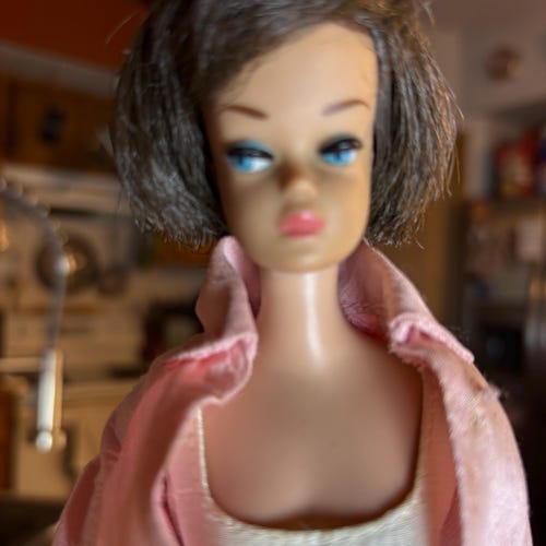 アンティークのドイツ製ブロンドチャイナヘッドドール – 繊細な女性的