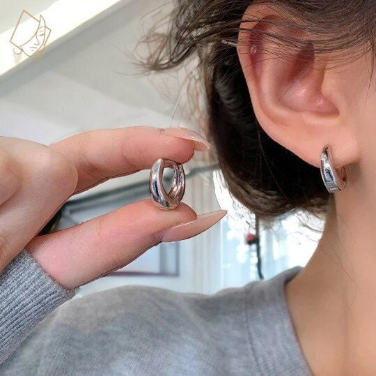Medium Chunky Hoop Earrings in Silver