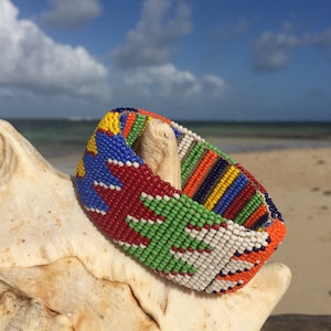Original pulsera Masai para hombre/mujer de Kenia hecha a mano en abalorios multicolor, una creación artesanal única. imagen 1