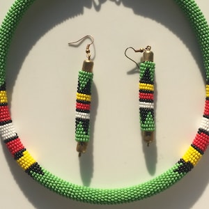 Tribal parure necklace and pen-dant earrings Masai original Kenya handmade in multicolor beads, unique piece handcrafted creation