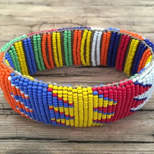 Original pulsera Masai para hombre/mujer de Kenia hecha a mano en abalorios multicolor, una creación artesanal única. imagen 2