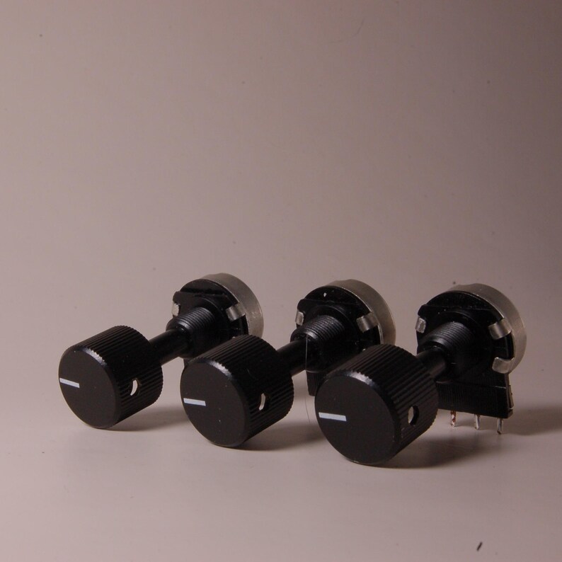 Boutons de commande électromécaniques – Étude des matériaux industriels (3 pièces) image 1