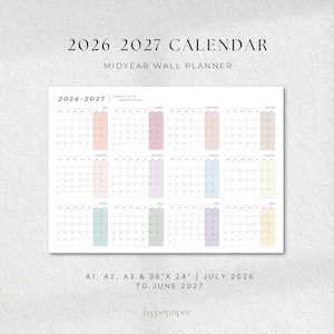 Pode incluir: Um calendário de parede branco para 2026-2027 com um layout semestral. O calendário apresenta uma grelha de calendários mensais com detalhes em cores pastel. O texto inclui "2026-2027 CALENDAR". O calendário mede 91,4 cm x 61 cm.
