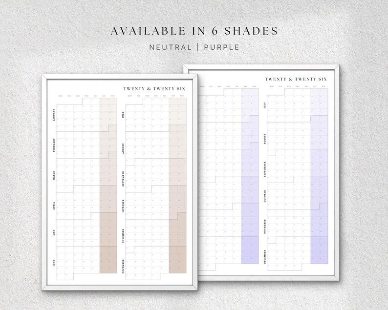 K&ouml;nnte beinhalten: Zwei gerahmte Jahresplaner, einer mit neutralen Beiget&ouml;nen und der andere mit lila Akzenten. Der Text "AVAILABLE IN 6 SHADES" und "TWENTY & TWENTY SIX" sind sichtbar. Die Planer sind minimalistisch gestaltet.