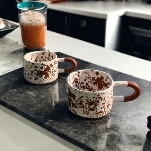 Tazza in ceramica fatta a mano unica, tazza da caffè in ceramica minimalista per l'arredamento della casa e della cucina, tazza da tè nordica per regalo da ufficio immagine 2