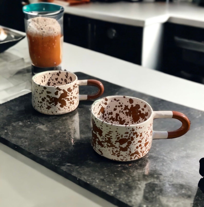 Tazza in ceramica fatta a mano unica, tazza da caffè in ceramica minimalista per l'arredamento della casa e della cucina, tazza da tè nordica per regalo da ufficio immagine 2