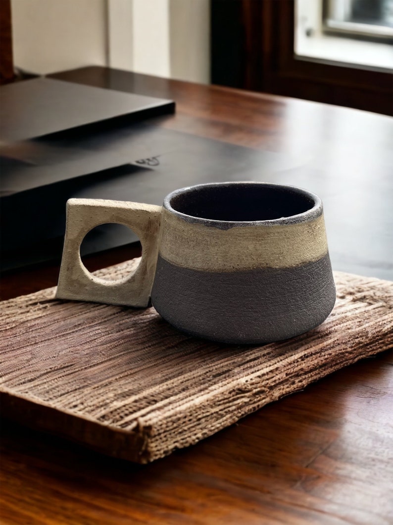 Handgemaakte keramische steengoed mok met speciaal handvat, moderne steengoed koffiemok voor koffieverslaafde, blauwe en bruine theekop voor keukendecoratie afbeelding 2