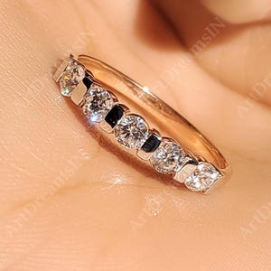 Anillo de bodas de diamantes redondos cultivados en laboratorio de 3 mm y 0,5 quilates, con certificación EF-VS, con engaste de barra de 5 piedras y diamantes de aniversario apilables.