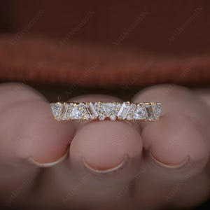 Art-Deco-Diamantring in Multiform, 14K halber Eternity-Ring, Brautring, Baguette- runder und dreieckiger Diamant