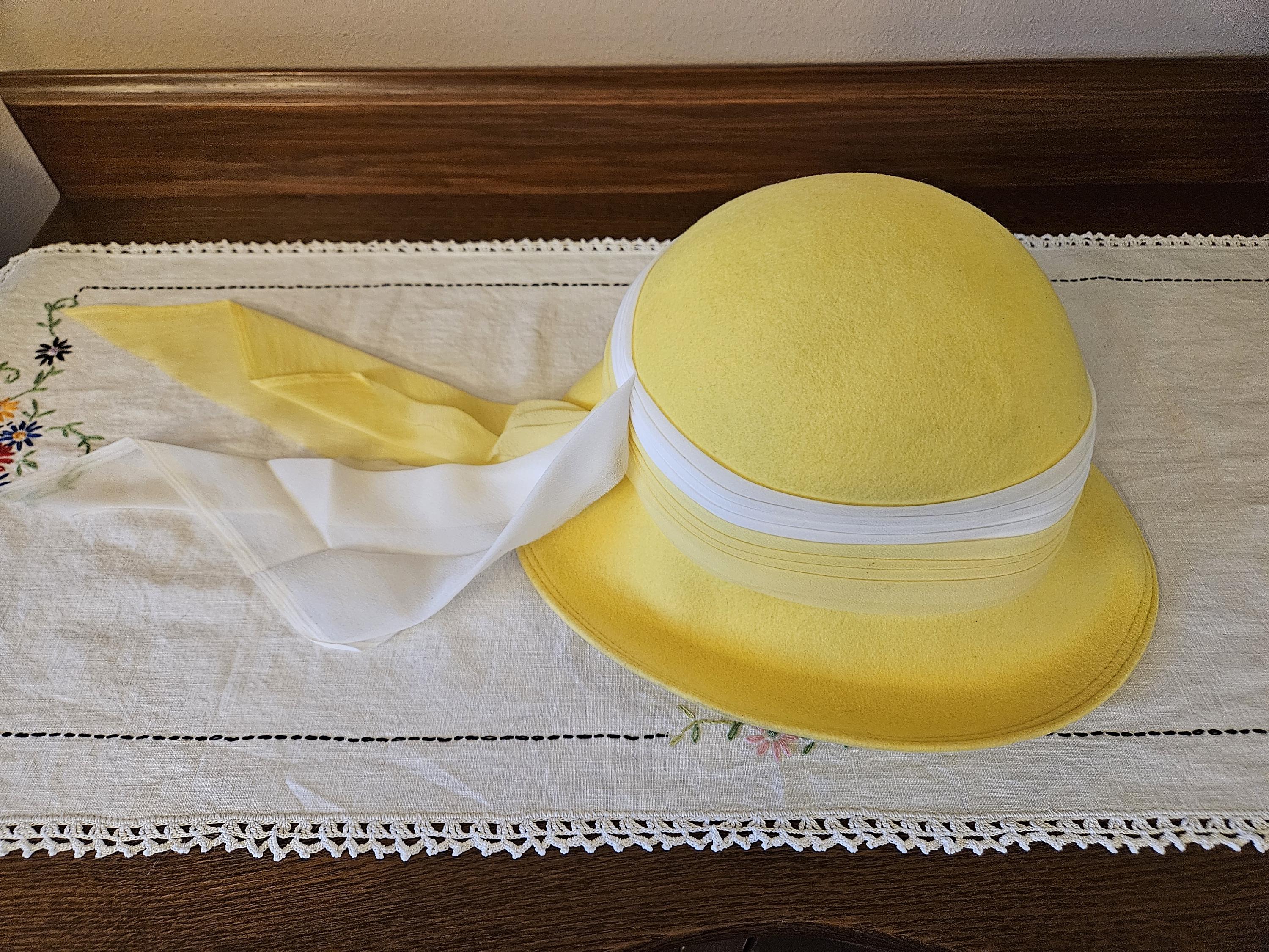 Vintage Miss Bierner Originals Yellow and White Felt Womans  display picture 2