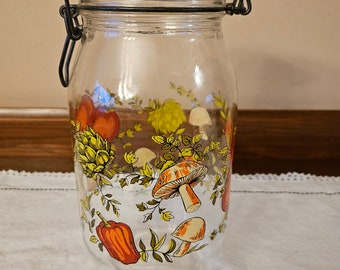 Vintage 2 Liter Mushroom & Vegetable Glass Jar Canister with Bail Lid made in France - Niveau De Remplissage