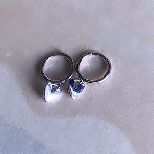 Herz Huggie Hoops - 925 Sterling Silber, zierliche Creolen, Silber oder Gold, Liebesherz Ohrringe