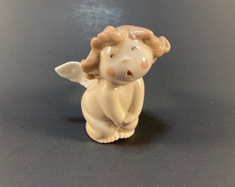 NAO 2003 Squatting Cheeky Cherub Figurine