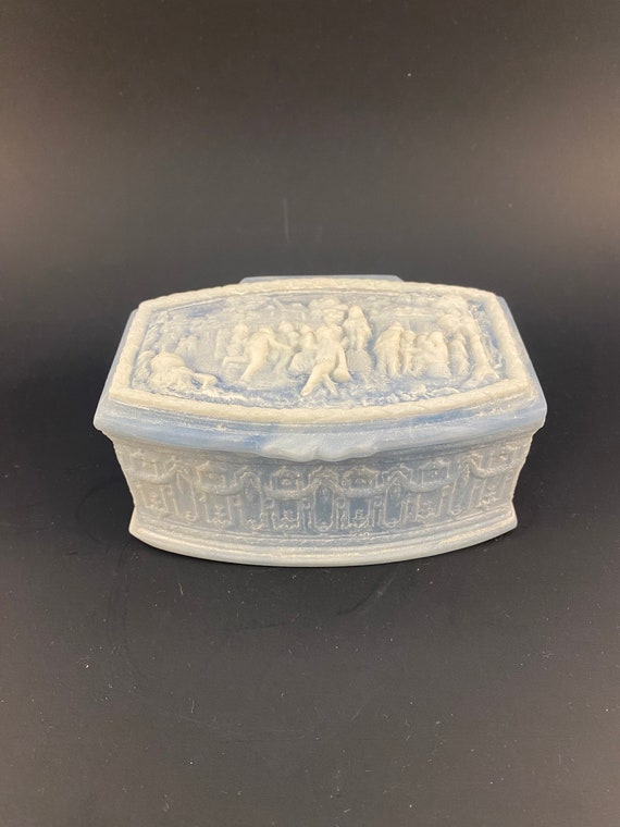 Incolay Blue and White Dresser Box