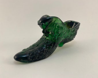 Dark Green Daisy and Button Panther Cat Glass Shoe