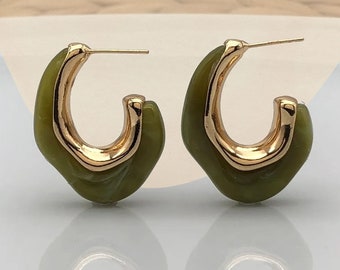 Pendientes de aro boho verdes - Acero inoxidable chapado en oro geométrico, joyería de resina de moda, regalo ideal para el día de la madre