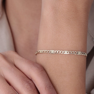 14K Gold Figaro Mariner Chain Bracelet-Layering Chain-Light Tone Unisex Chain-Figaro Anklet-Delicate Modern-Gift For Mom