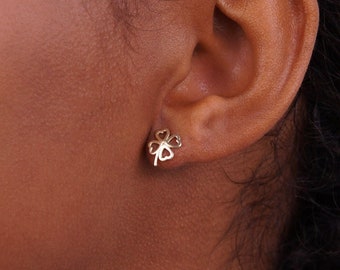 Aretes de trébol de oro macizo de 14 k: Joyas de la suerte con pétalos de corazón