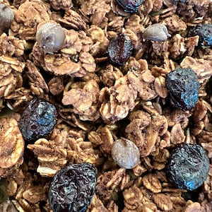 Raisin Chocolate Chip Granola: 17 ounces