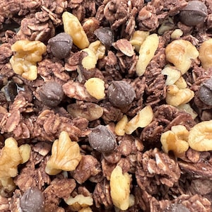 Walnut Chocolate Chip Granola: 17 ounces